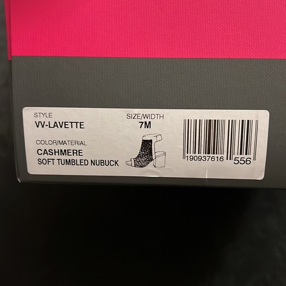 Vince Camuto, peep toe bootie, size 7 - Picture 6 of 6